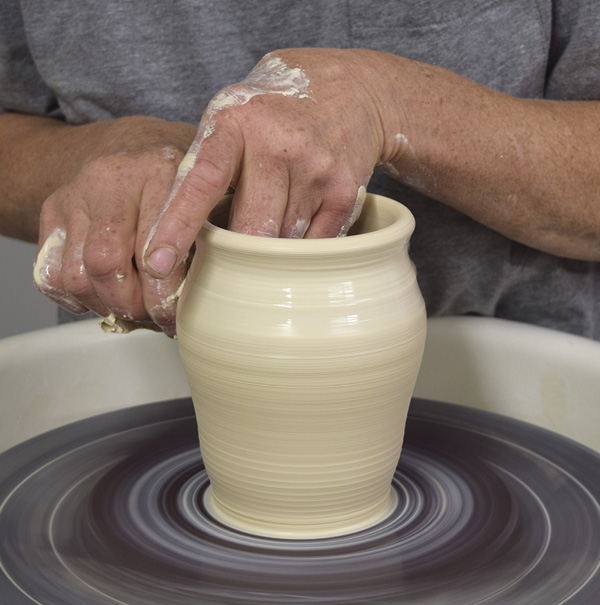 1 Using 1½ lbs (0.7 kg) of clay, pull up a cylinder with a curved floor. Round out the belly and shoulder, being careful not to let the rim get too wide.