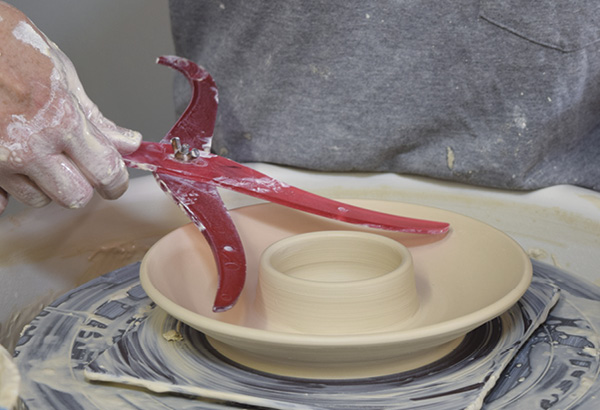 9 Check the roof with the larger set of calipers. It should be a bit wider than the saucer of the feeder.