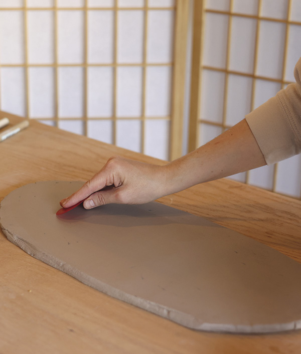 2 Smooth and compress the slab with a silicone rib.