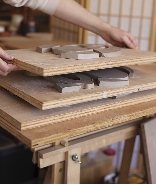 5 Compress the handles between boards while drying them to leather hard.