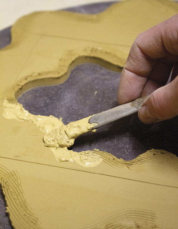 3 To connect the bottom slab and coiled wall, score then apply slip.