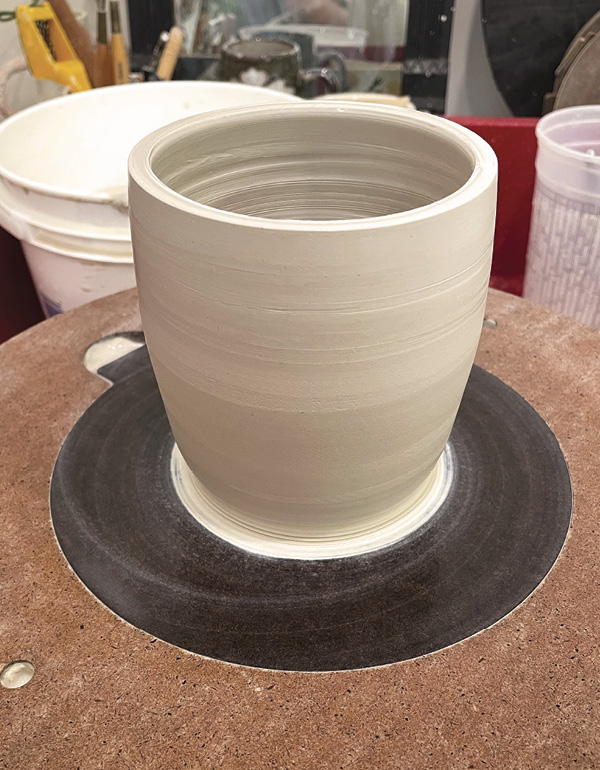 1 Throw a classic cylinder with a gently curved body.
