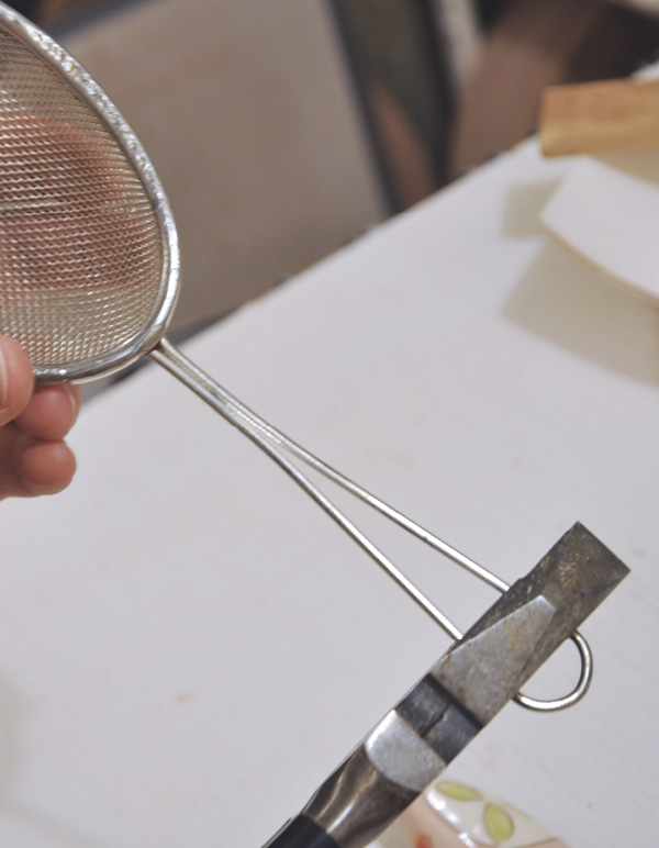 16 Shorten the shaft of the utensil to maintain the right balance or proportion.