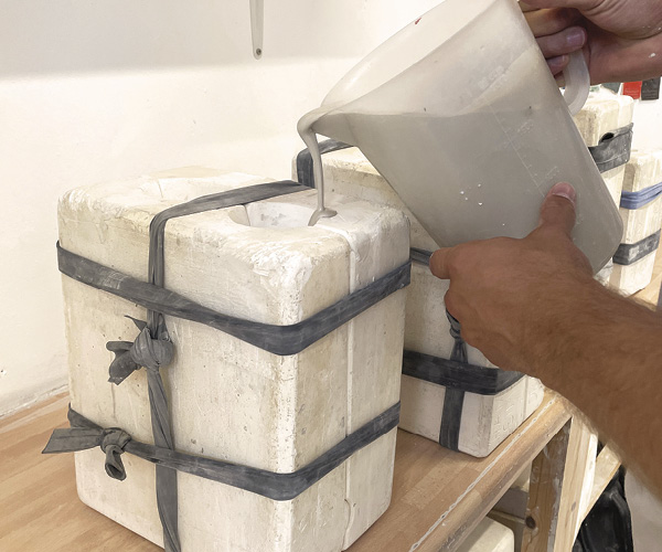 2 Secure the closed mold with bike inner tubes. Slowly pour casting slip into the mold.