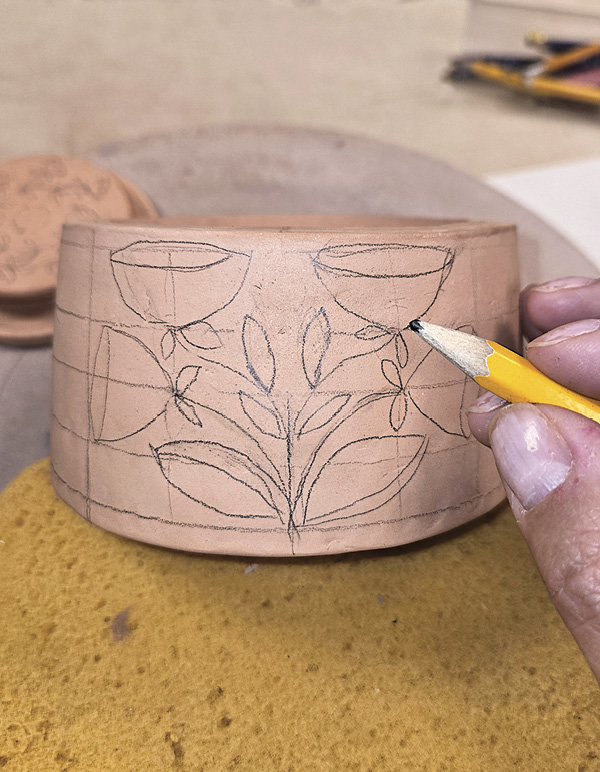 4 Pencil in the pattern. Adjust the design to fit with the form as needed.