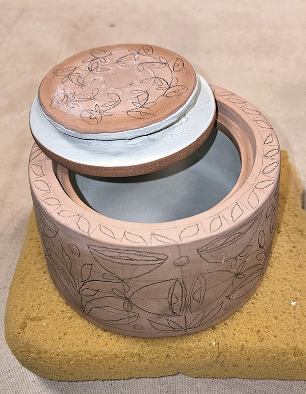 5 Glaze the interior, rim, and the underside of the lid first with a liner glaze.