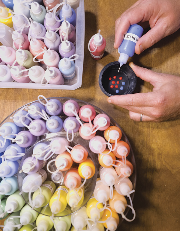4 Blend a test batch of underglaze using the Dot Method.