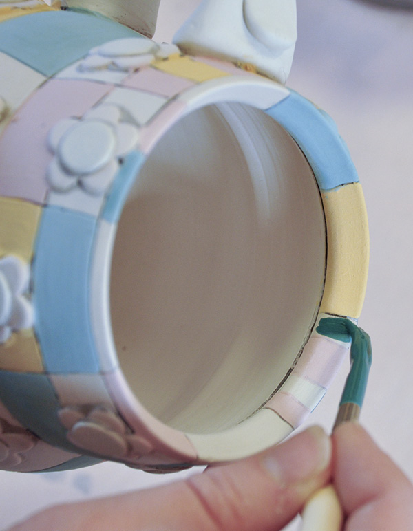 13 Flow the underglaze over the rim to bring the color pattern to the interior.