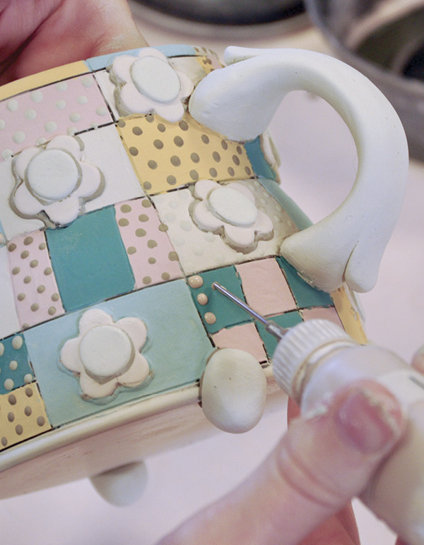 14 Trail alternate colored-slip dots on various squares.