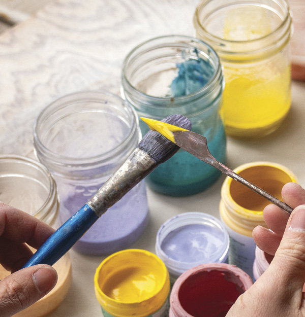 6 Apply thick underglaze with a knife to a mop brush already dipped in stain.