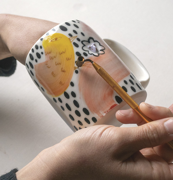 9 Find creatures in the watercolor strokes, then outline them with a gold luster pen.