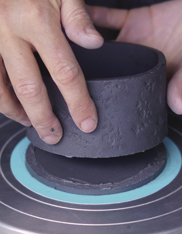 5 To close the cylinder, score both pieces, apply slip to both parts, and join them.