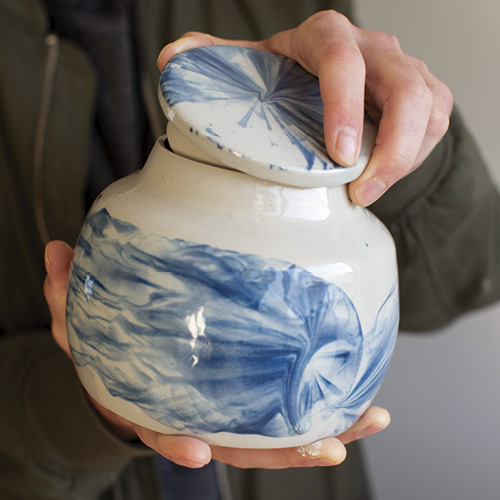 In the Studio: Bisque-Engobe Marbling by Natalie Selleck article thumbnail