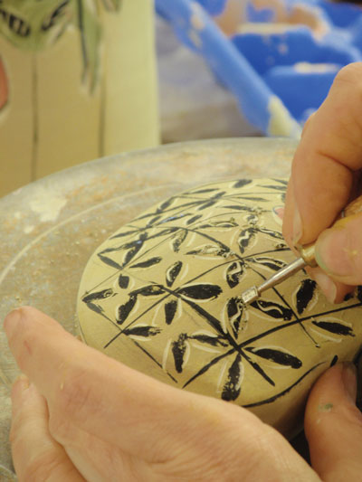 Fig.13 Add sgraffito work on the lid to match the jar.