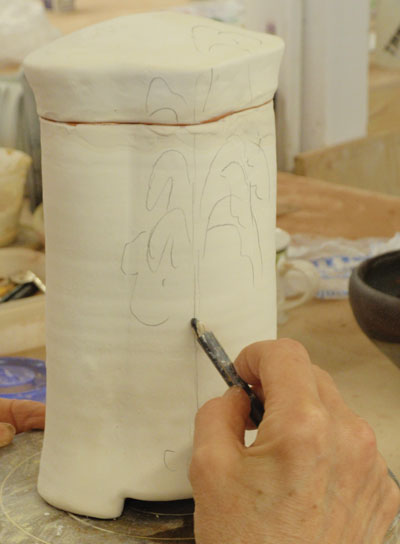 Fig.4 Draw on the design over the glaze with a pencil first.