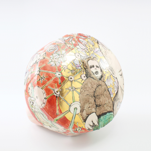 1 Valerie Zimany’s The Tinker, 14 in. (36 cm) in diameter, porcelain, hand-drawn and raised Kutani enamels, gold, 2015.
