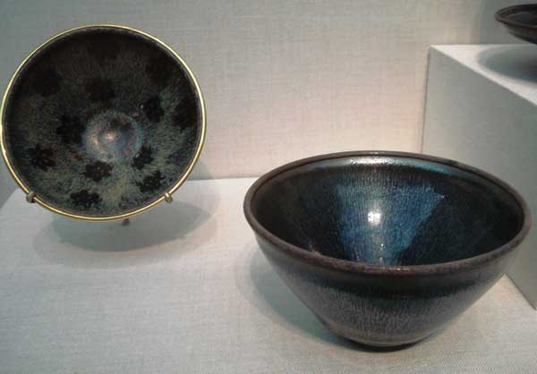 Original Jian bowls. Photo: Wikimedia Commons.