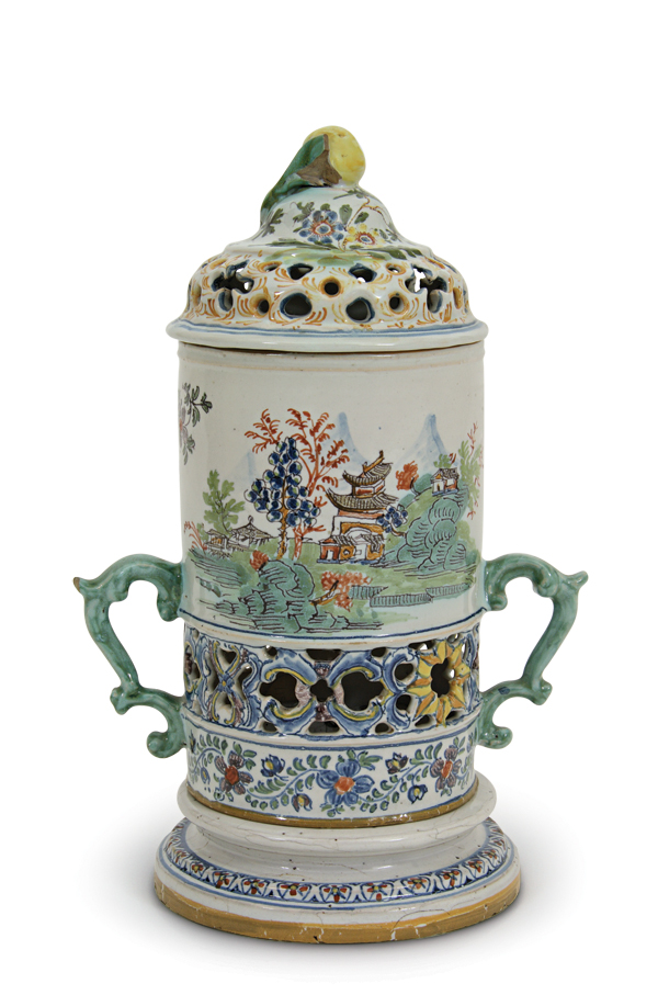 6 Veilleuse, Ferniani Manufacture, Faenza, Italy, 11¼ in. (28.5 cm) in height, majolica, late 18th century. 5, 6 Photos: Archivio fotografico MIC Faenza. Copyright: Museo Internazionale delle Ceramiche in Faenza.