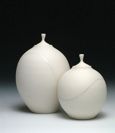 Flow, 7½ in. (19 cm) in height, porcelain, fired to cone 6 in oxidation, 2009.