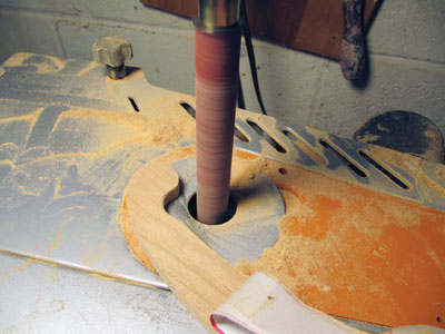 Fig.2 Fine tune the finger groove at the small end and customize the overall shape using a spindle sander.
