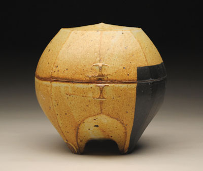 Yellow faceted box, 4½ in. (12 cm) in height, stoneware, gas reduction fired, 2009.