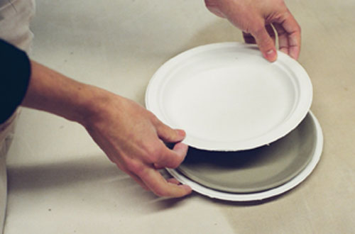 Fig.4 Press the clay with your hands or press with another plate.