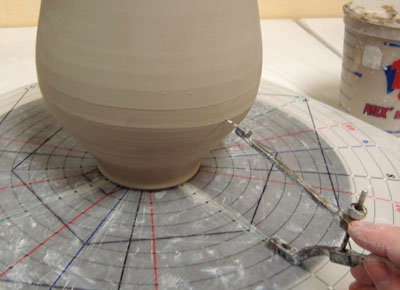 Fig.1 Make reference marks using a Decorating Disc and a compass.