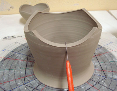 Fig.6 Place the top on the disc upside down, make four vertical cuts.