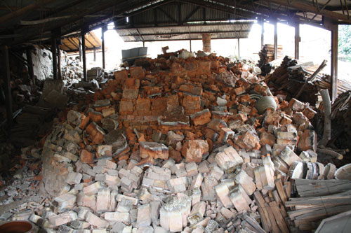 Noborigama Kiln of Iwashita Seito (Iwashima Ceramics Company, a small pottery).