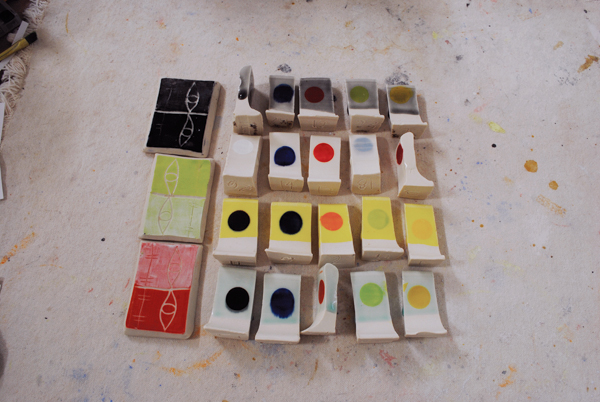 5. Test various color combinations of glazes and underglazes.