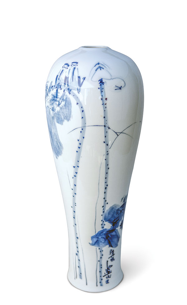 1 Shimo’s Lotus Series #15, 15 in. (38 cm) in height, porcelain, 2014.