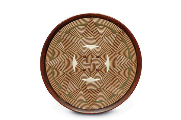 Andinkra Series plate, 23 in. (58 cm) in diameter, stoneware, 2009. Photo: Brantley Carrol.