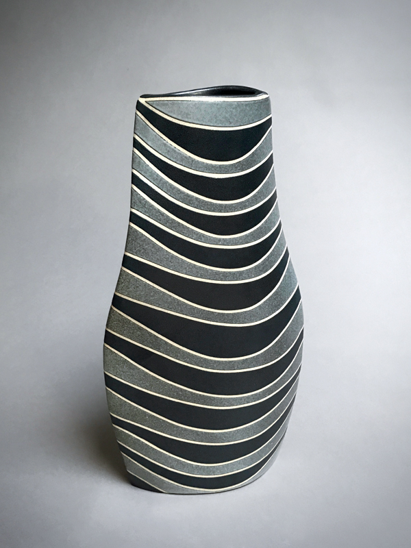 8 Untitled, 17¾ in. (45 cm) in height, stoneware, glaze, gas fired to cone 9 in reduction, 2016. Photo: Mayer Shacter.
