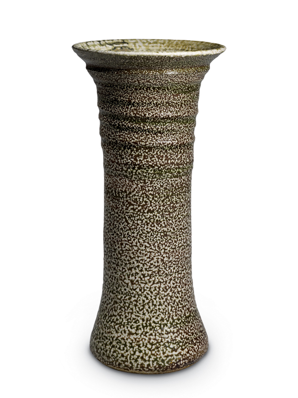 1 Karen Karnes’ cylinder vase, 15 7⁄8 in. (40 cm) in height, salt-glazed stoneware, 1972. Copyright Karen Karnes. Photos: The Museum of Fine Art Houston.