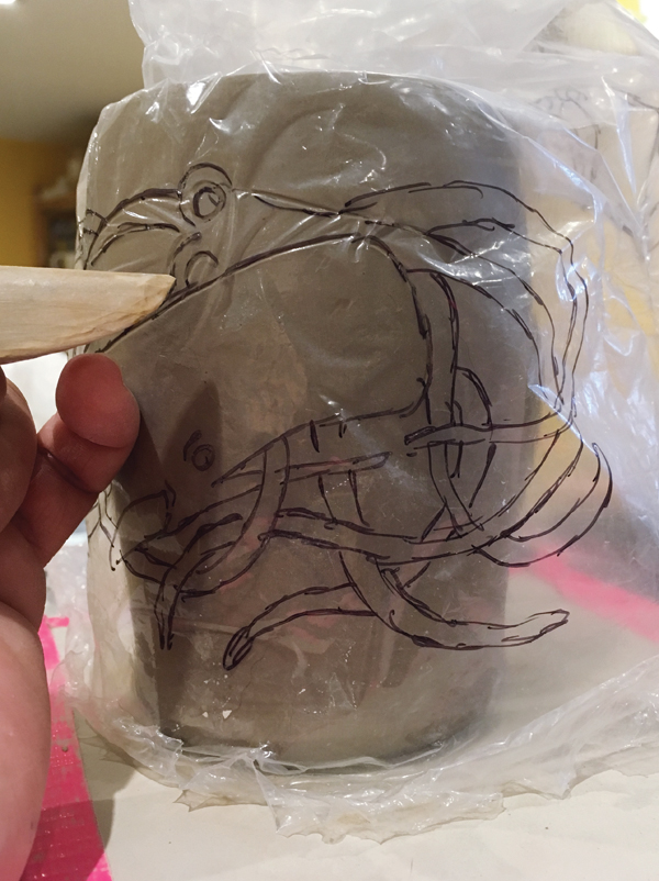 2 Tracing a drawing onto a pot’s surface. l