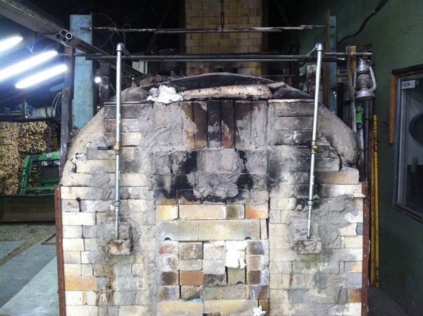 1 Wood-soda kiln with distribution manifold installed. 