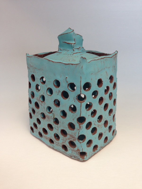 Sunshine Cobb’s garlic box, 6 in. (15 cm) in height, mid-range red clay, sandblasted glaze, 2016. This pot usually sits on my kitchen counter, filled with garlic bulbs from the garden.