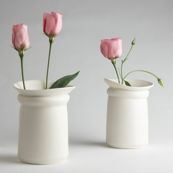 2 Jo Davies’ Choker Vases, 6¼ in. (16 cm) in height, porcelain, 2017. Photo: Matthew Booth.