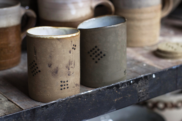 5 Luke Gnadinger’s set of cups, to 3½ in. (9 cm) in height, naturally sourced stoneware from Green Forests Work.