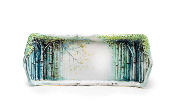 1 Heesoo Lee’s tray, 12 in. (30 cm) in length, wheel-thrown and carved porcelain, underglazes, glazes. Photo: Sylvia Palmer.