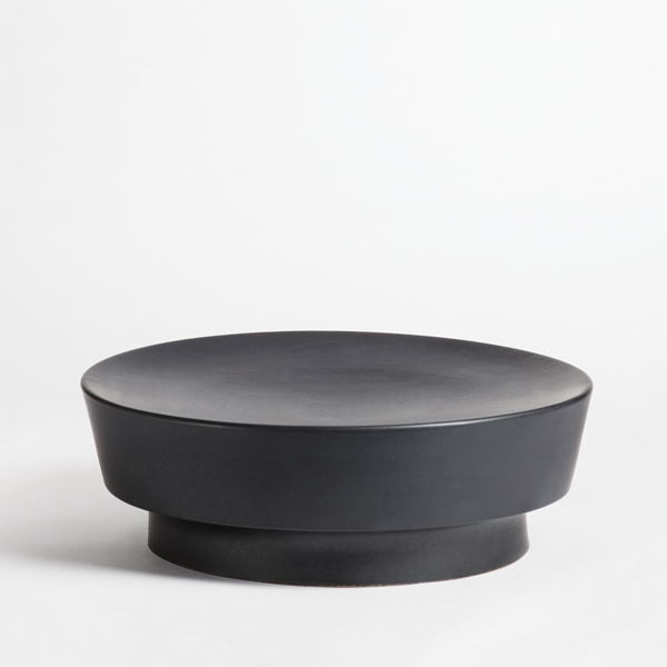 4 Plateau dish, 13 in. (33 cm) in diameter, stoneware, black glaze.