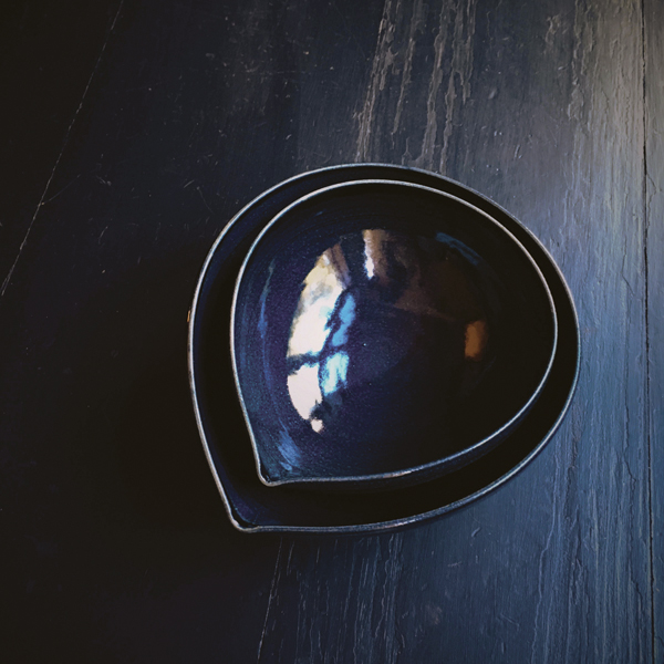 2 Nesting almond bowls, to 8½ in. (22 cm) in diameter, stoneware, dark blue glaze, fired in an electric kiln, 2015.