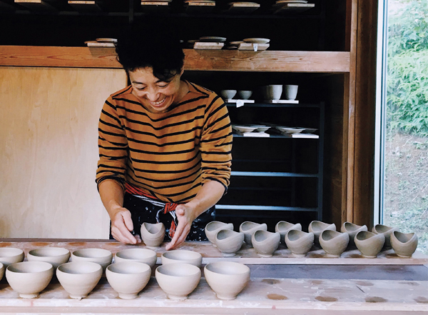 1 Hanako Nakazato altering oval bowls.