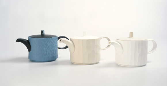 5 Teapots, to 4½ in. (11 cm) in height, slip-cast porcelain. Photo: Catherine Dineley.
