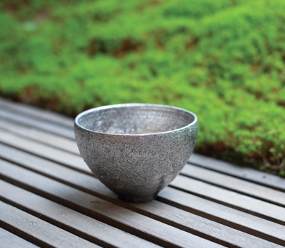 7 Yasuko Hasegawa’s teabowl, 5½ in. (14 cm) in height, clay, 2017. Photo: T. Yamashita.