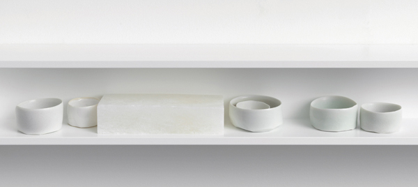 2 Edmund de Waal’s five winter songs I (detail), 3 ft. 9 in. (1.2 m) in length, 9 porcelain vessels, and 1 alabaster block in an aluminium and Plexiglas vitrine, 2017.