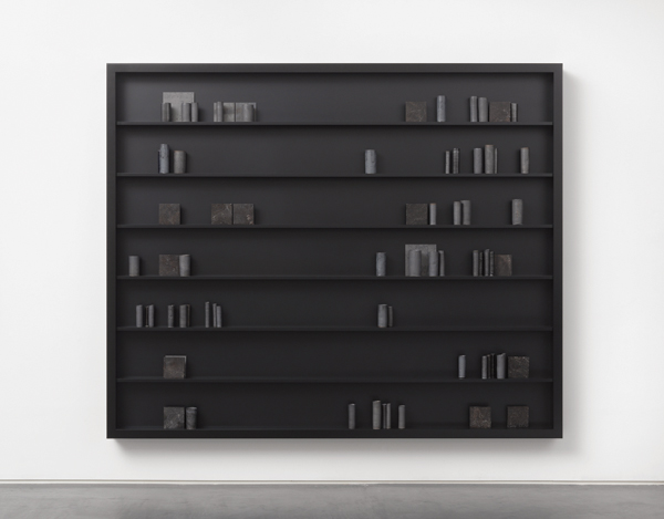 3 Edmund de Waal’s the reader, 8 ft. 5 in. (2.6 m) in length, 56 porcelain vessels, 13 alabaster blocks, and 5 Cor-ten steel blocks, Plexiglas vitrine, 2016.