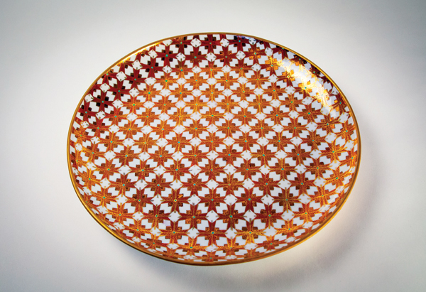 4 Warrior Porcelain Plate, 13 3⁄8 in. (34 cm) in diameter, wheel-thrown porcelain, gucai overglaze, 24k Roman and German gold, copper luster, 2015.