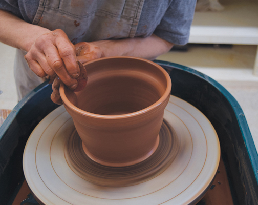 1 Throw a basic planter shape for the interior pot and use a soft rib to create a ledge that will rest on the rim of the outer pot.