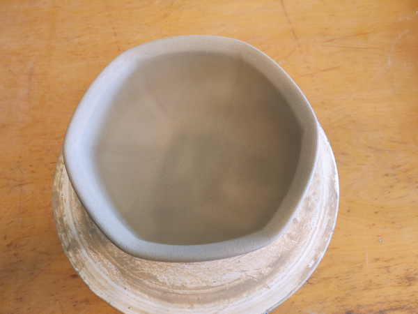 4 Bowl with 6 facets defined in soft clay. At the leather-hard stage, paddle the facets.